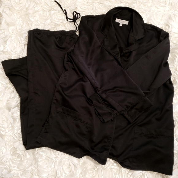 Addison Meadow Black Pajamas Set - Picture 2 of 4